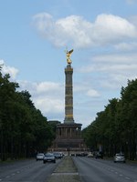 Die Siegessäule in Berlin, gesehen von der Hofjägerallee aus
